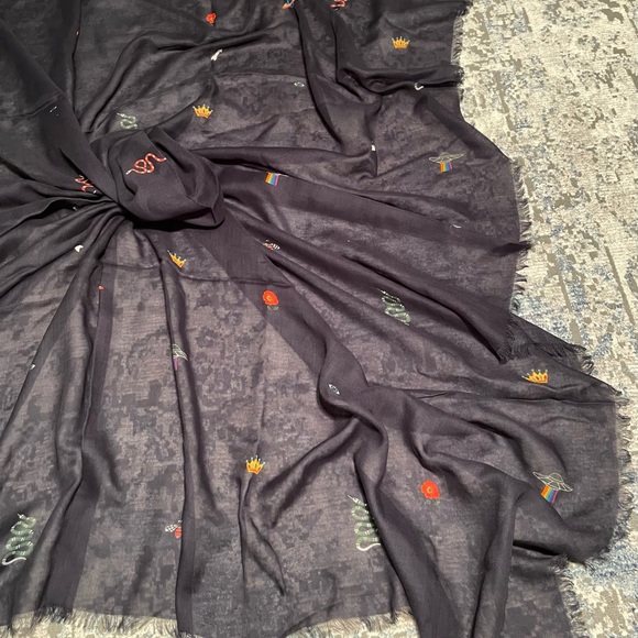 Gucci Scarf - Picture 7 of 9